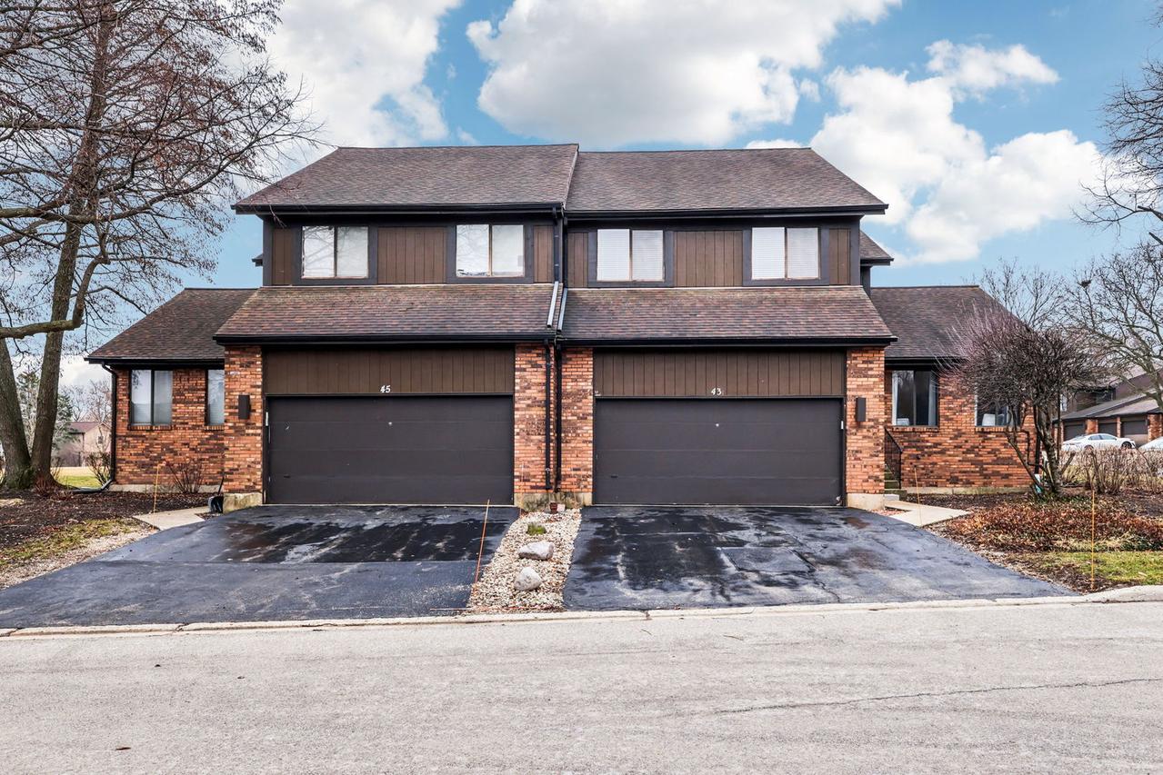 43 Creekside Cir., Elgin, IL 60123