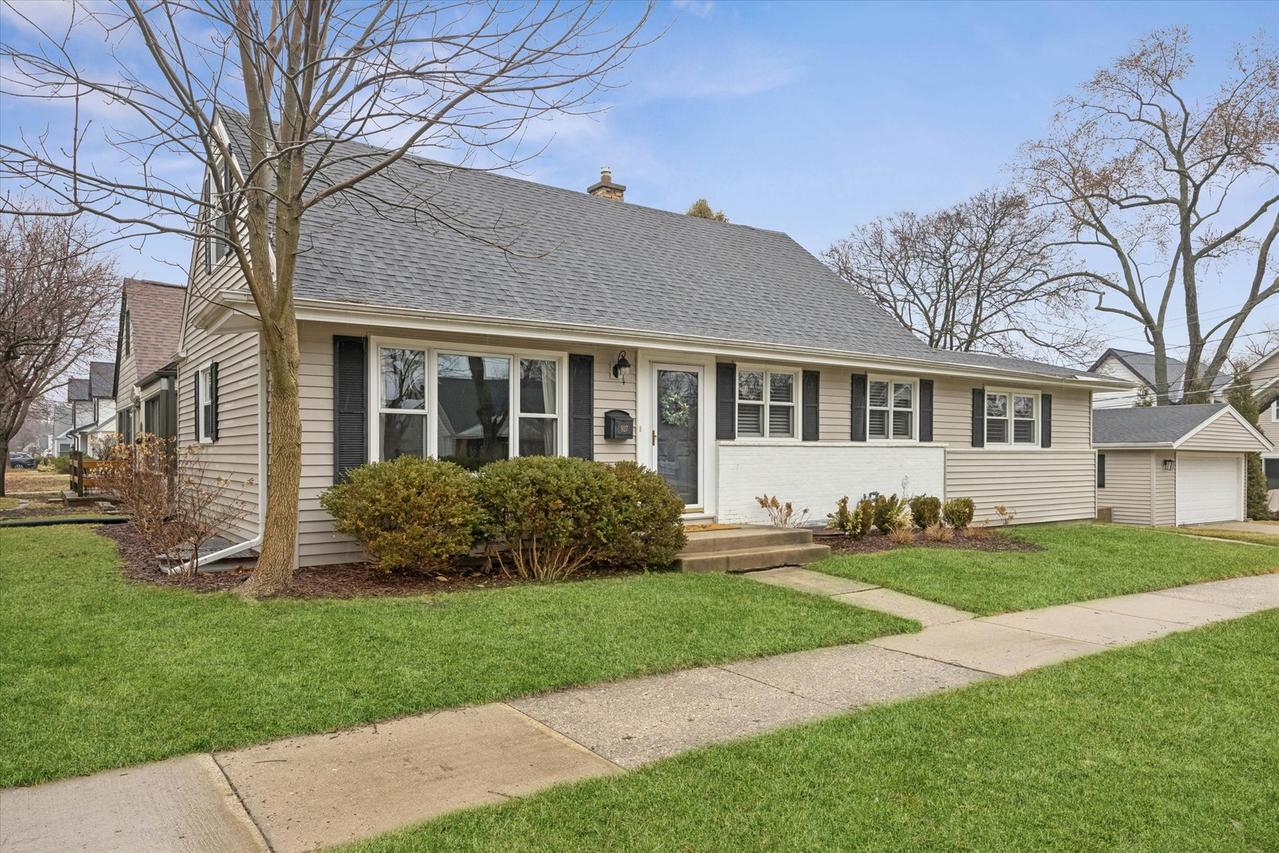 927 N Haddow Ave., Arlington Heights, IL 60004