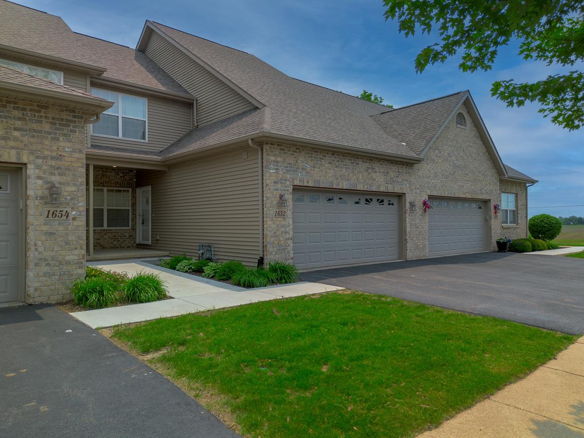 1652 Overlook Dr., Dixon, IL 61021