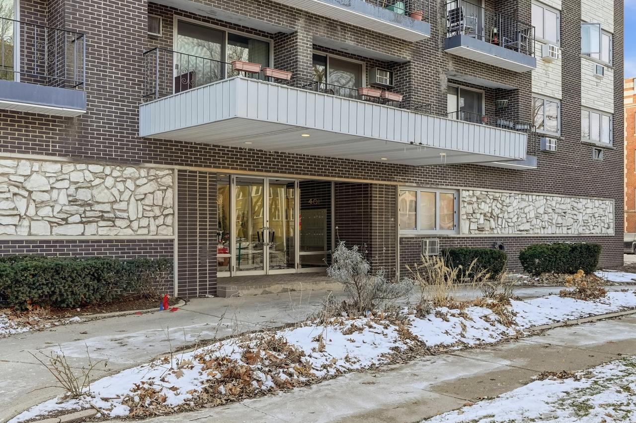 401 S Grove Ave. #2F, Oak Park, IL 60302