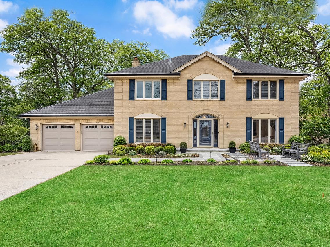 734 Forest Glen Ln., Oak Brook, IL 60523