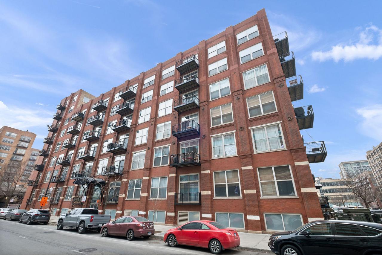 420 S Clinton St. #101, Chicago, IL 60607
