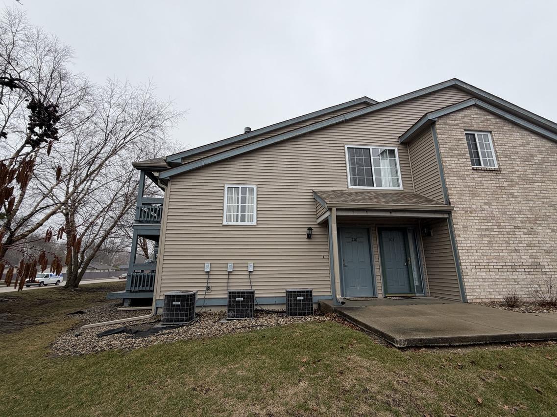 2404 Windward Blvd. #201, Champaign, IL 61821