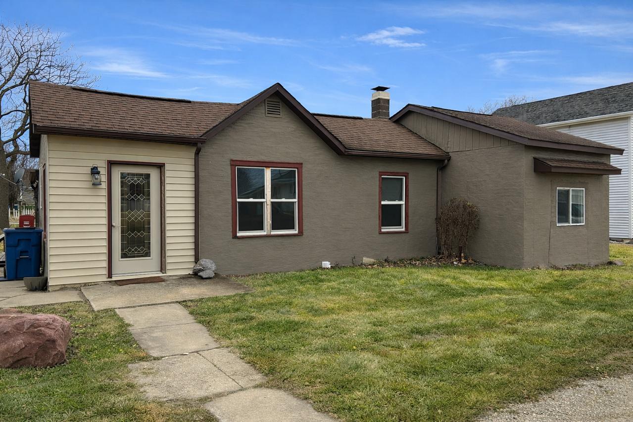 130 S Iowa Ave., Ladd, IL 61329