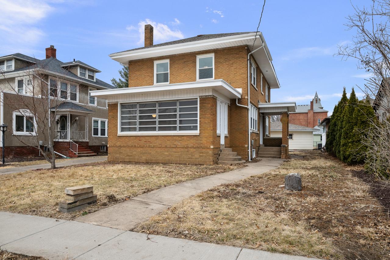 113 W South St., Geneseo, IL 61254