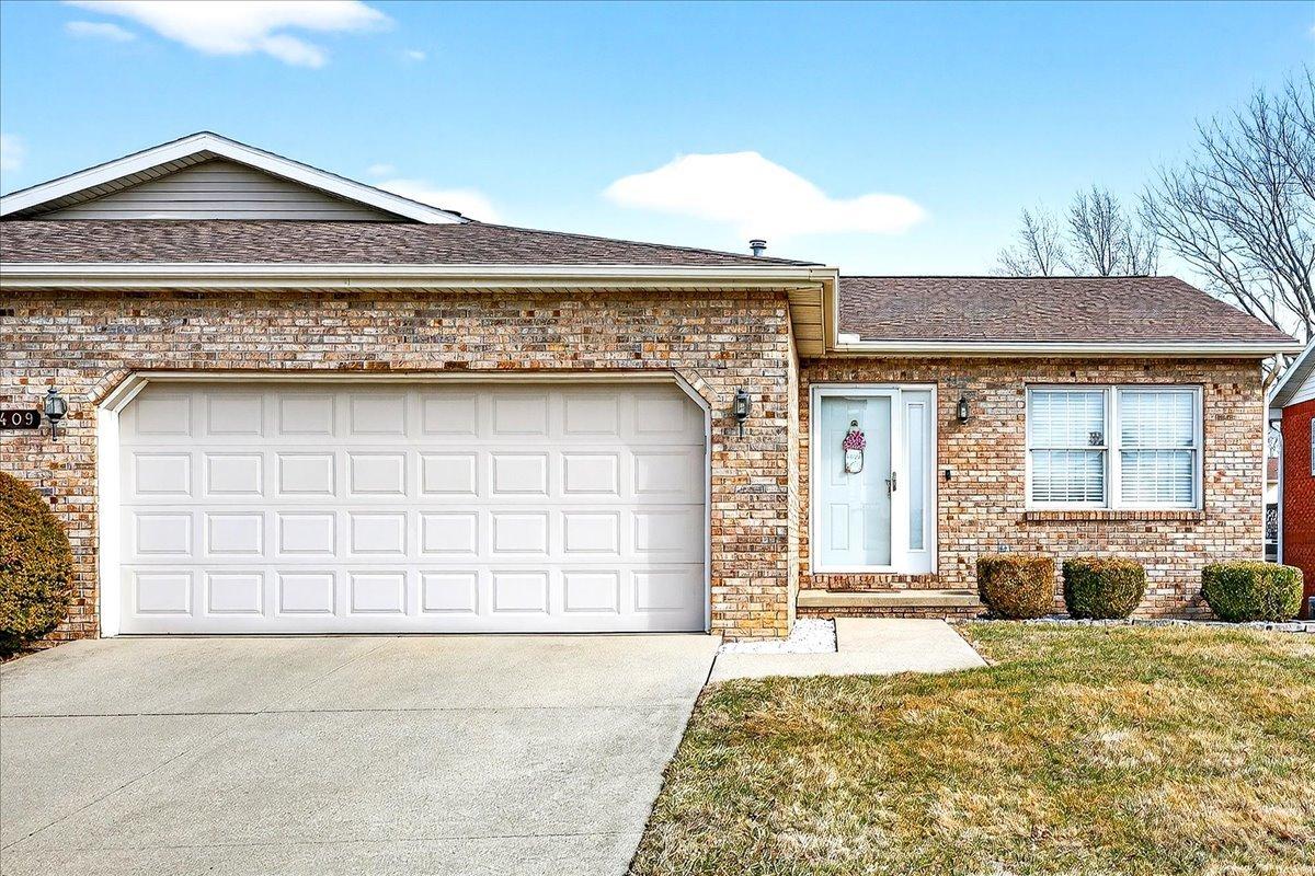1409 Oakbrook Dr. #2, Bloomington, IL 61704