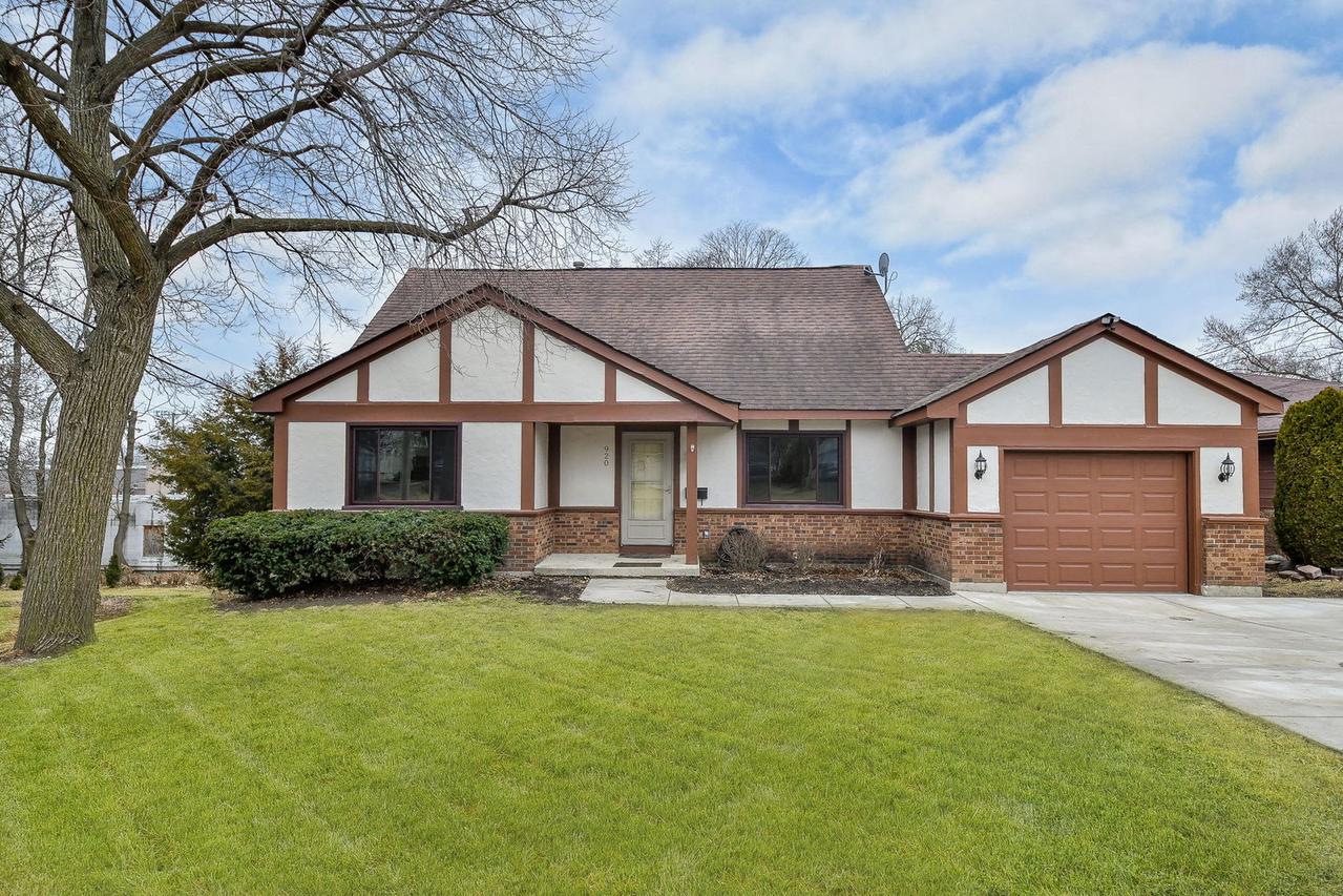 920 Zenner Ave., Aurora, IL 60505