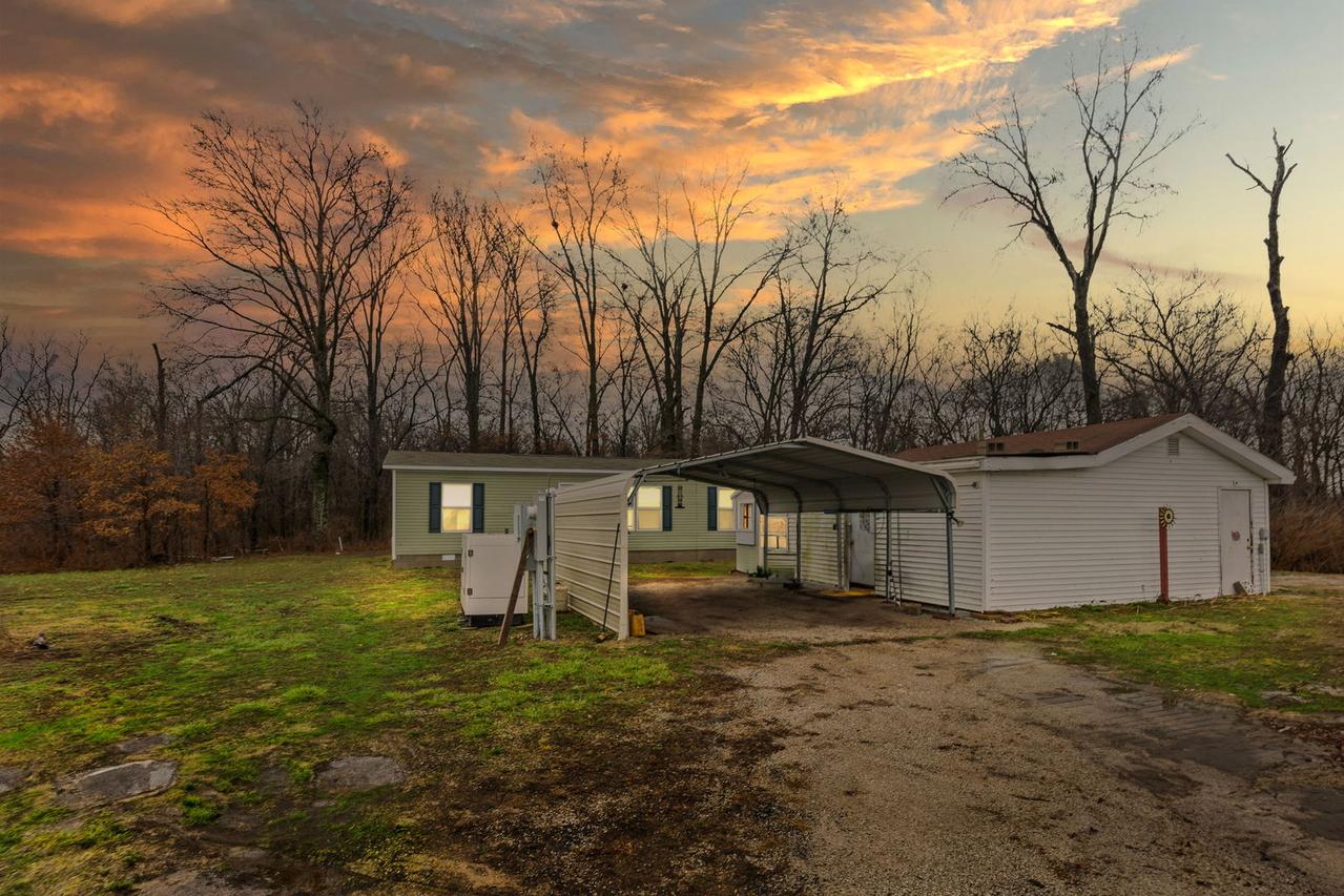 20100 Diamond Springs Rd., Shattuc, IL 62231