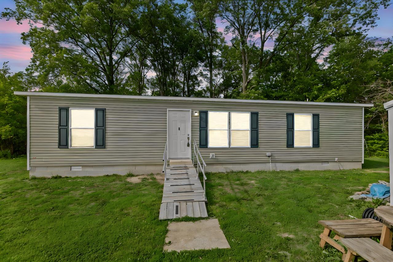 20100 Diamond Springs Rd., Shattuc, IL 62231