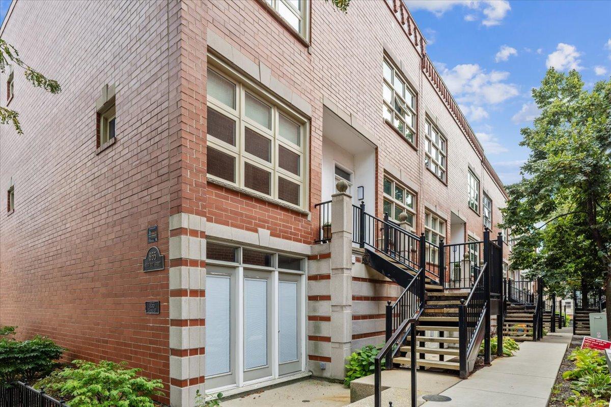 855 W Erie St. #101, Chicago, IL 60642