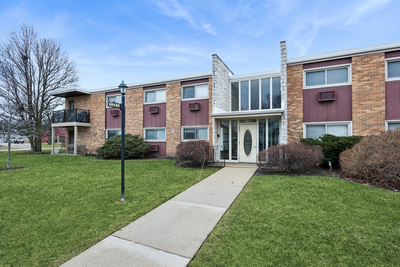 [Address Hidden by Seller], Lombard, IL 60148