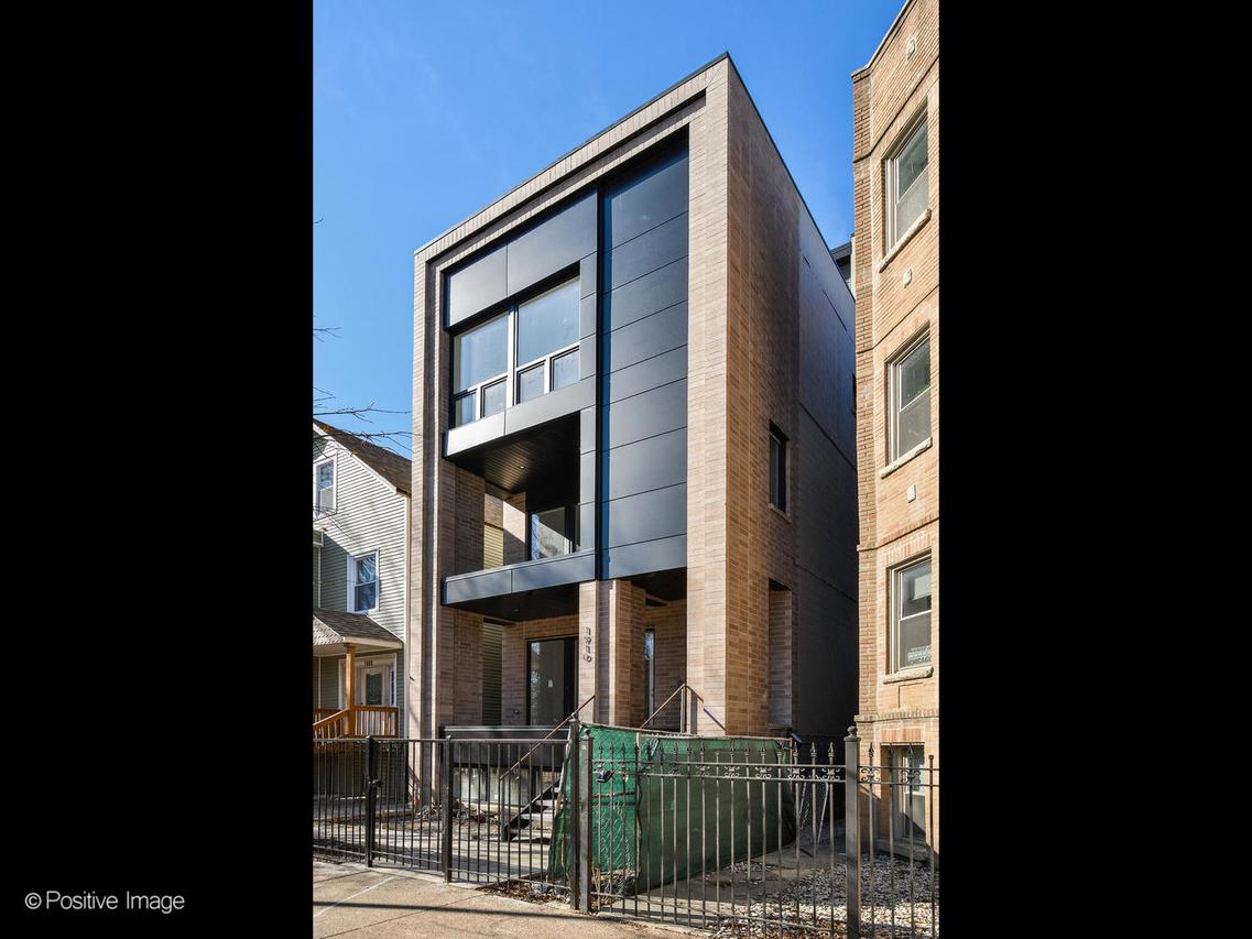 1910 N Kedzie Ave. #1F, Chicago, IL 60647
