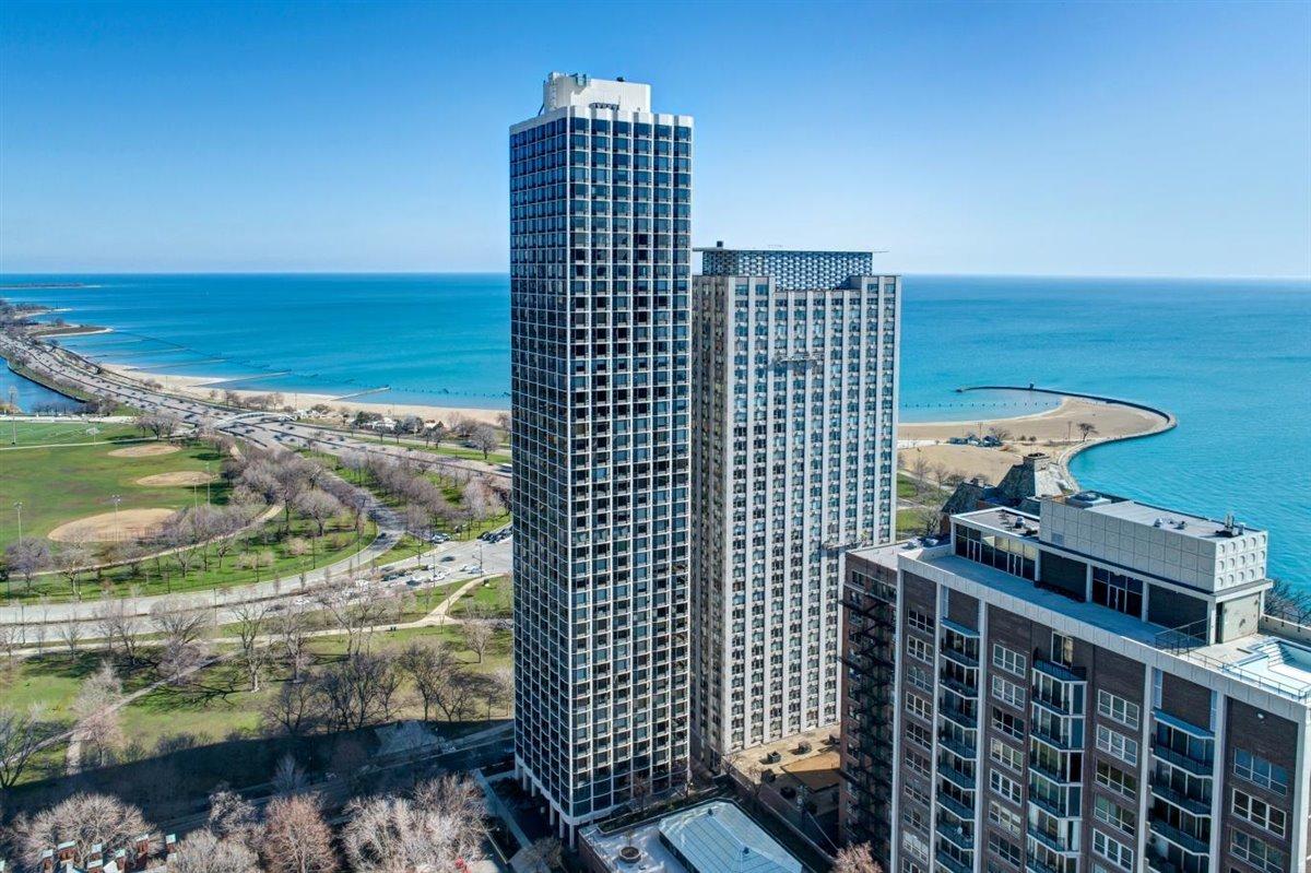 1555 N Astor St. #21W, Chicago, IL 60610
