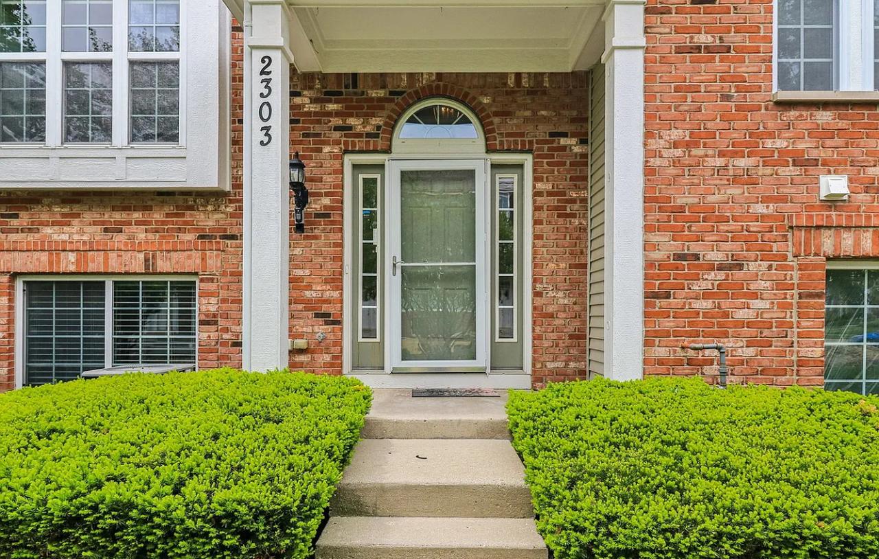 2303 Neubauer Cir., Lindenhurst, IL 60046