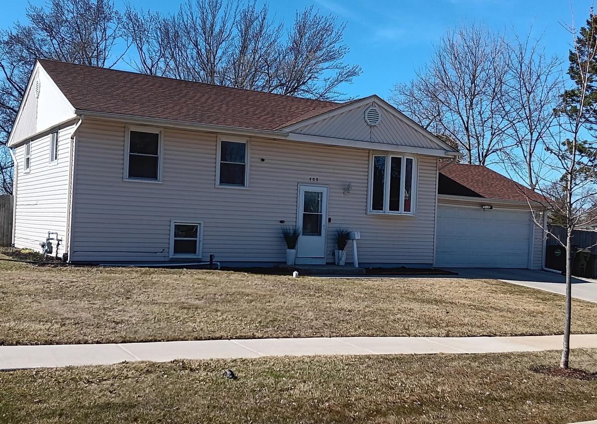 400 Country Ln., Streamwood, IL 60107