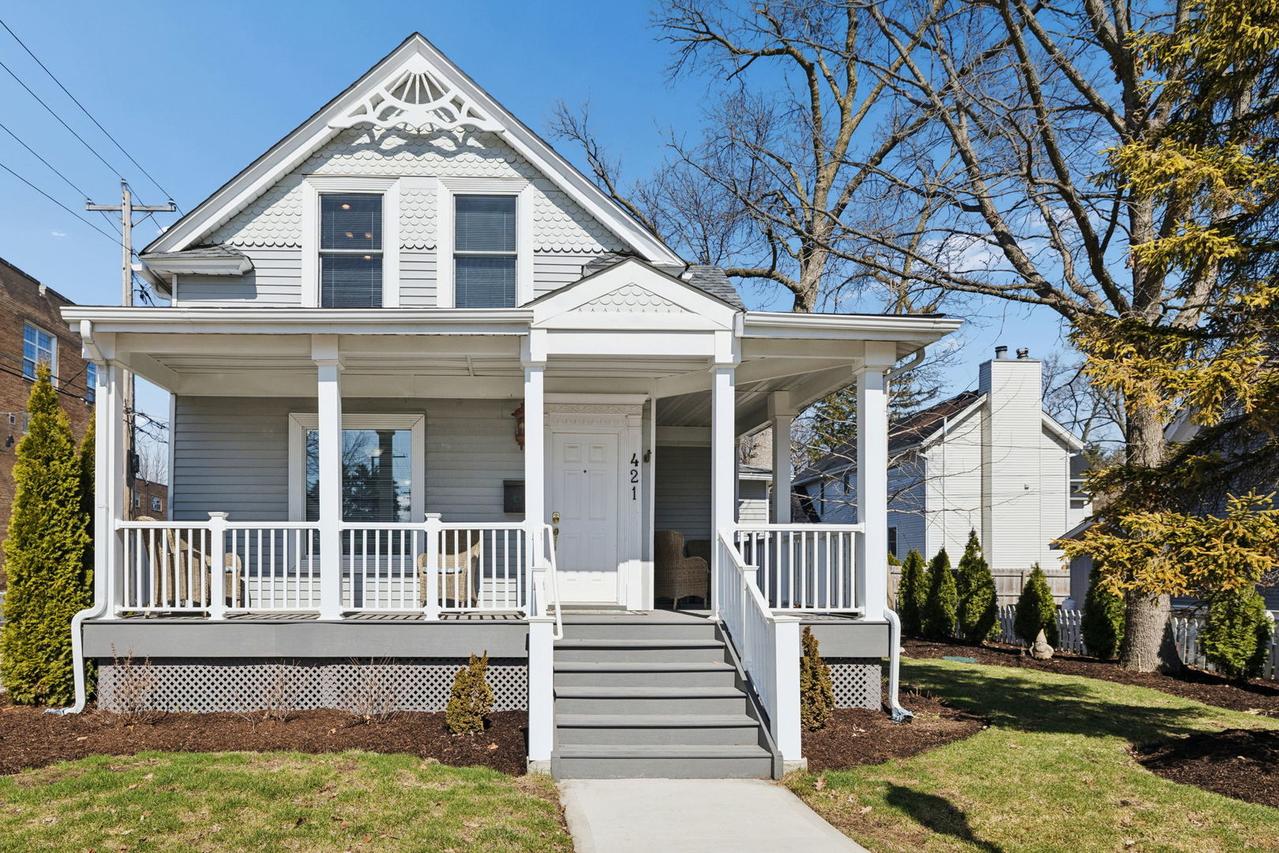 421 E School St., Naperville, IL 60540