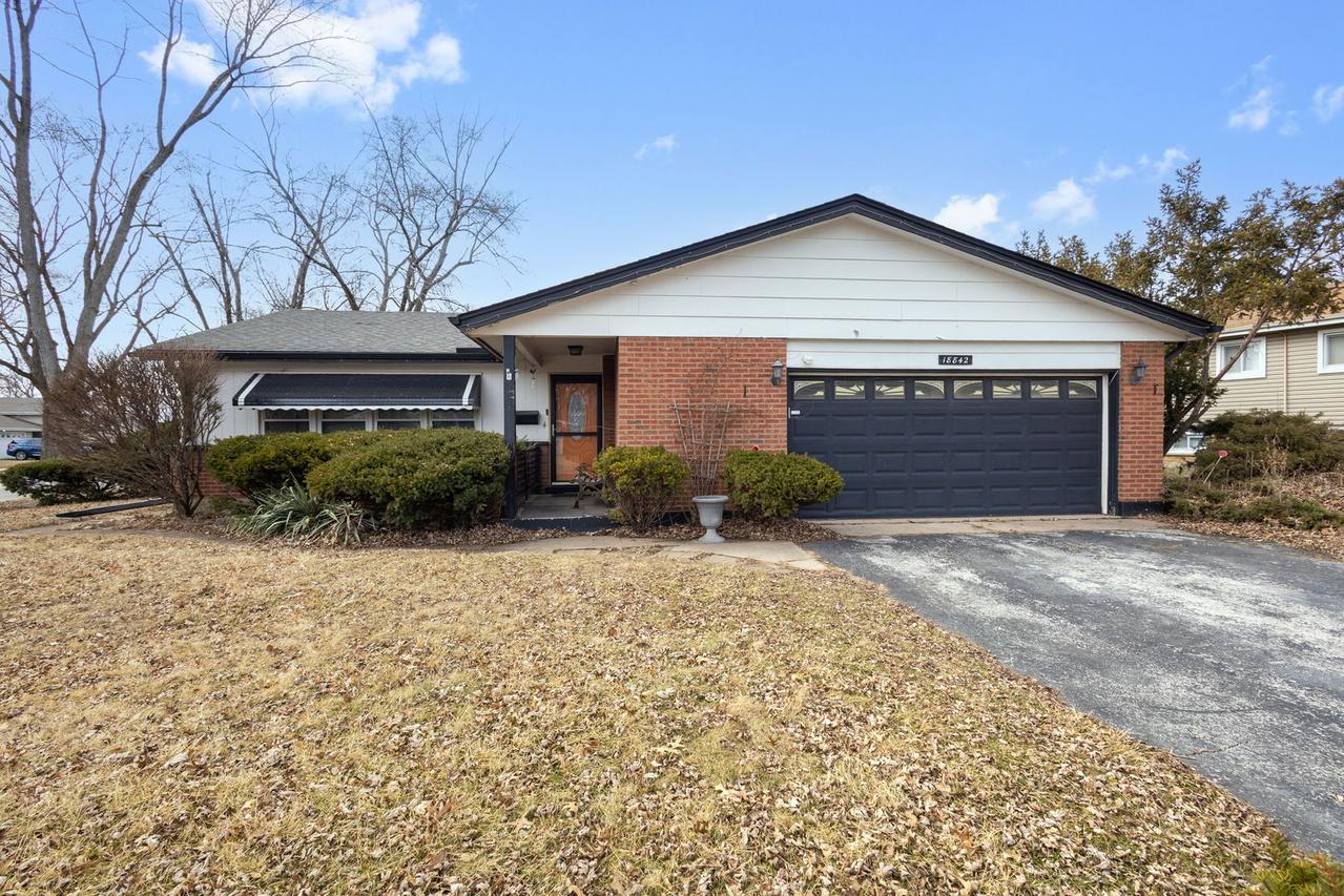 18842 Castle Rd., Homewood, IL 60430