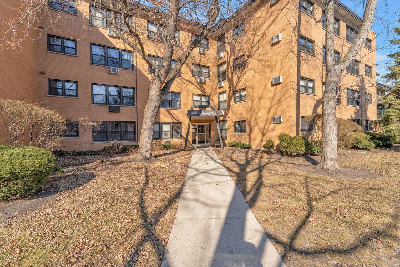 444 Washington Blvd. #303, Oak Park, IL 60302
