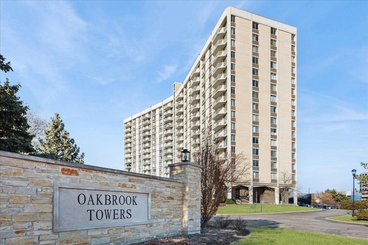 40 N Tower Rd. #8F, Oak Brook, IL 60523