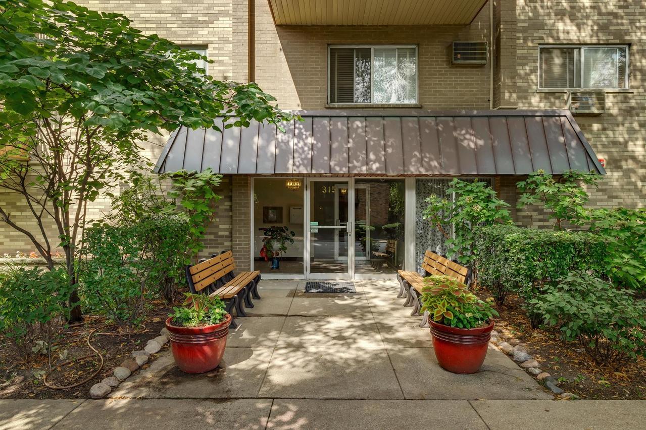 315 Marengo Ave. #3H, Forest Park, IL 60130