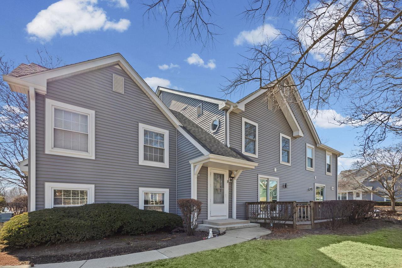 2703 Wayfaring Ln. #B, Lisle, IL 60532