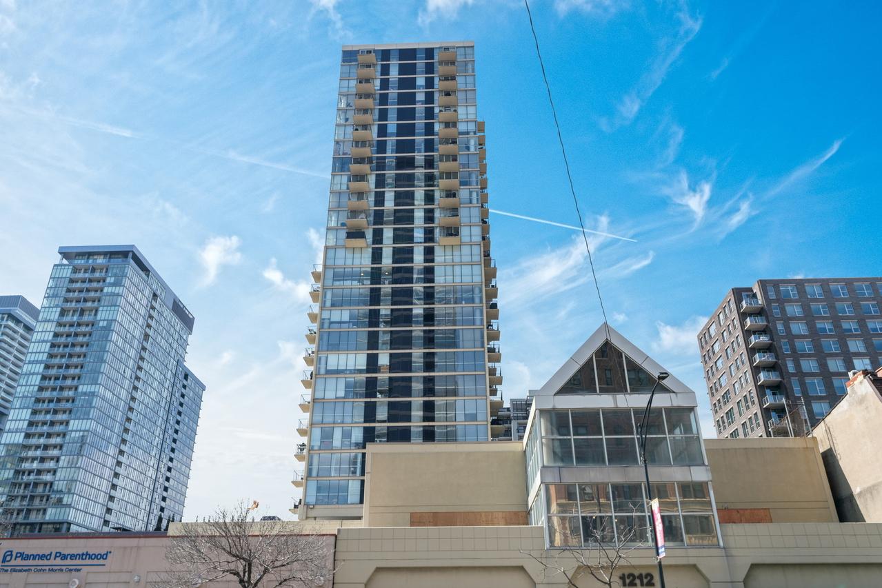1212 N Lasalle Dr. #1206, Chicago, IL 60610