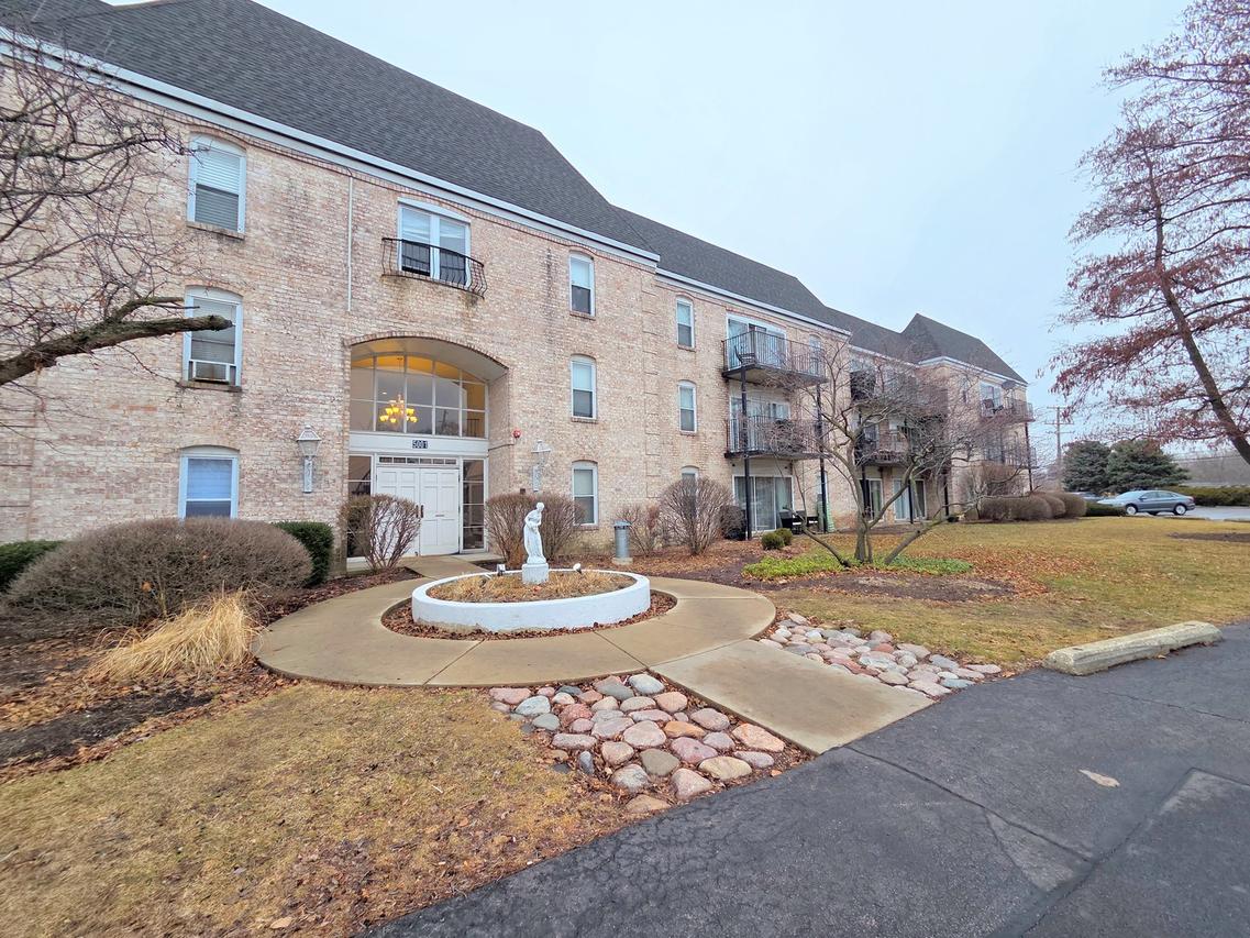 5001 Carriageway Dr. #116, Rolling Meadows, IL 60008