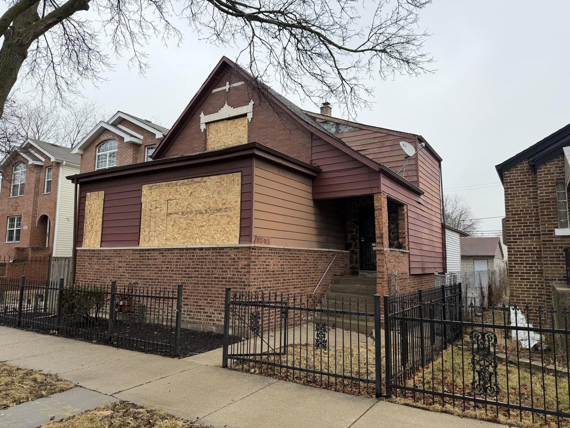 9207 S Ellis Ave., Chicago, IL 60619