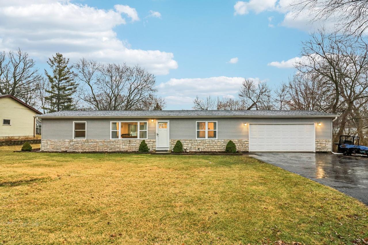 7413 Parkwood Dr., Wonder Lake, IL 60097