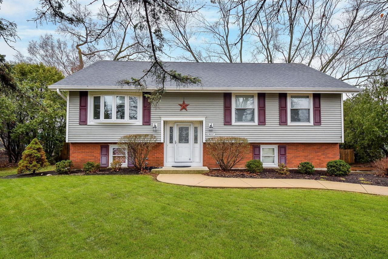 26W237 Parkway Dr., Winfield, IL 60190