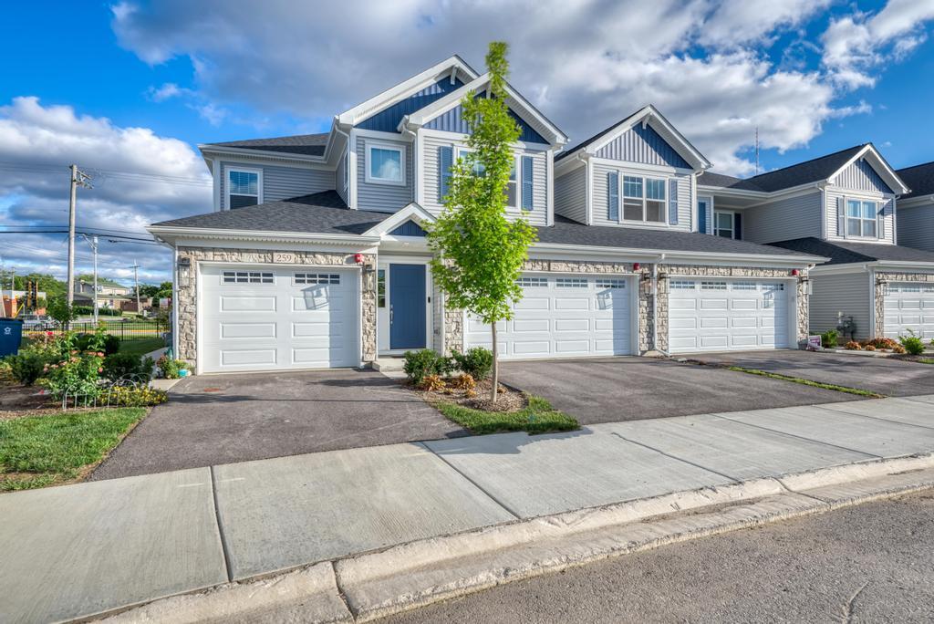 257 N Masters Dr., Addison, IL 60101