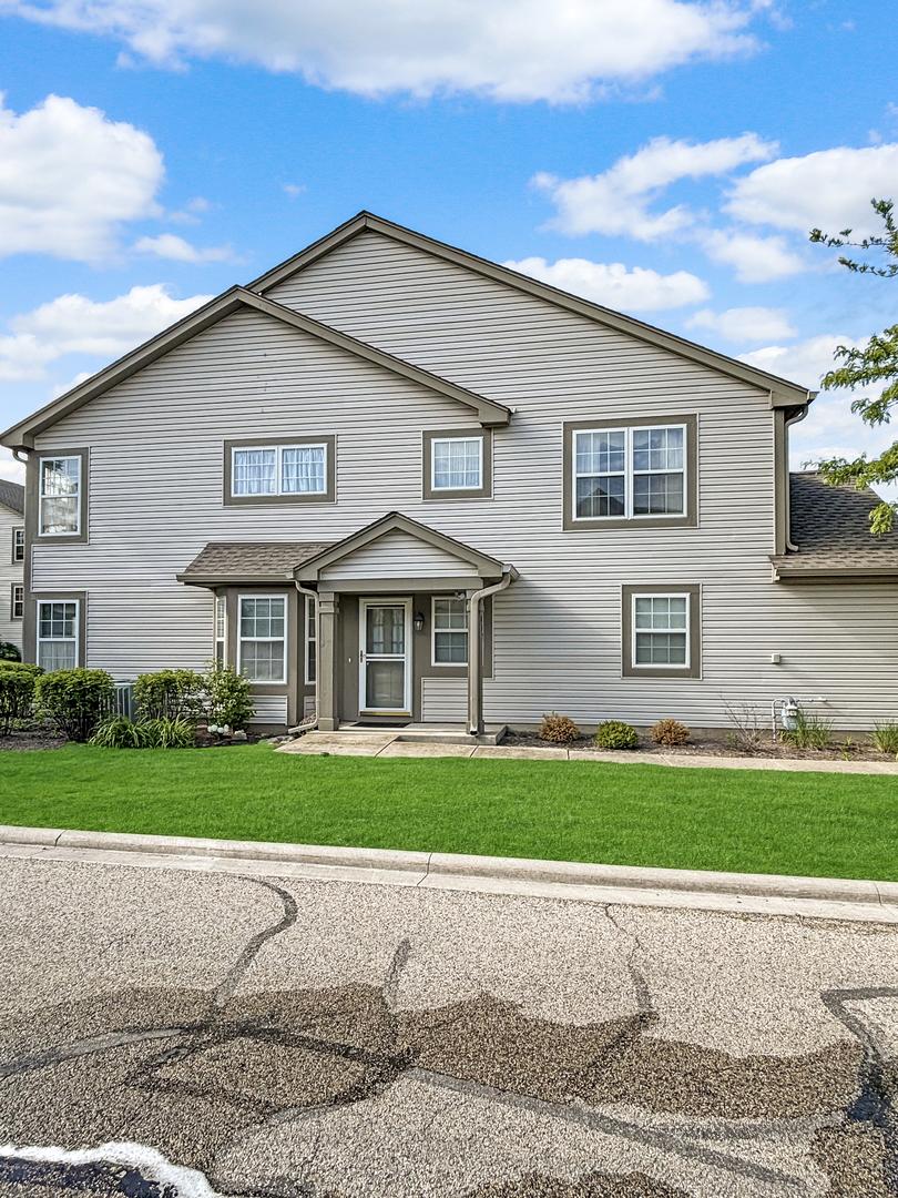 817 Blue Spruce Ct., Lindenhurst, IL 60046