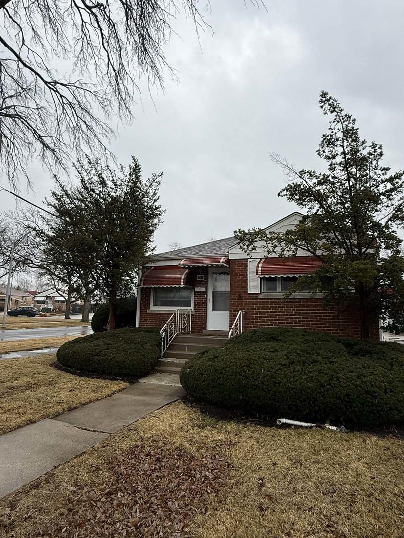 317 Frederick Ave., Bellwood, IL 60104