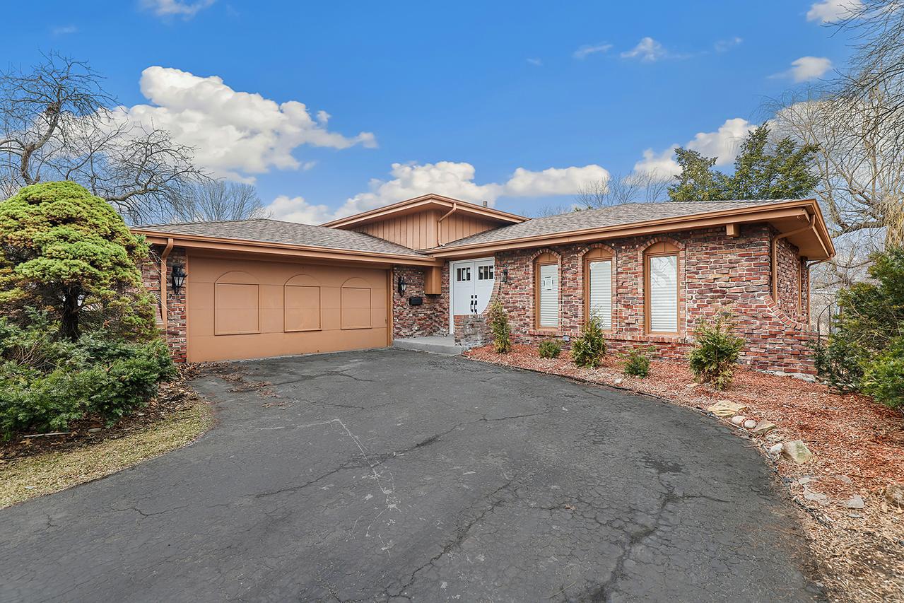 3518 S Manor Dr., Lansing, IL 60438