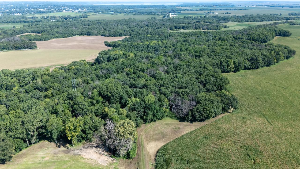 Holly Rd., Fulton, IL 61252