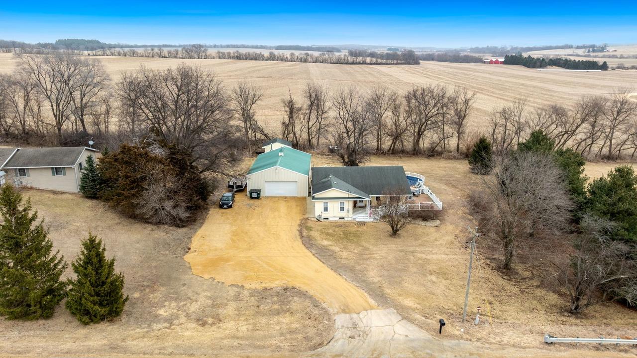 8701 N Main St., Leaf River, IL 61047