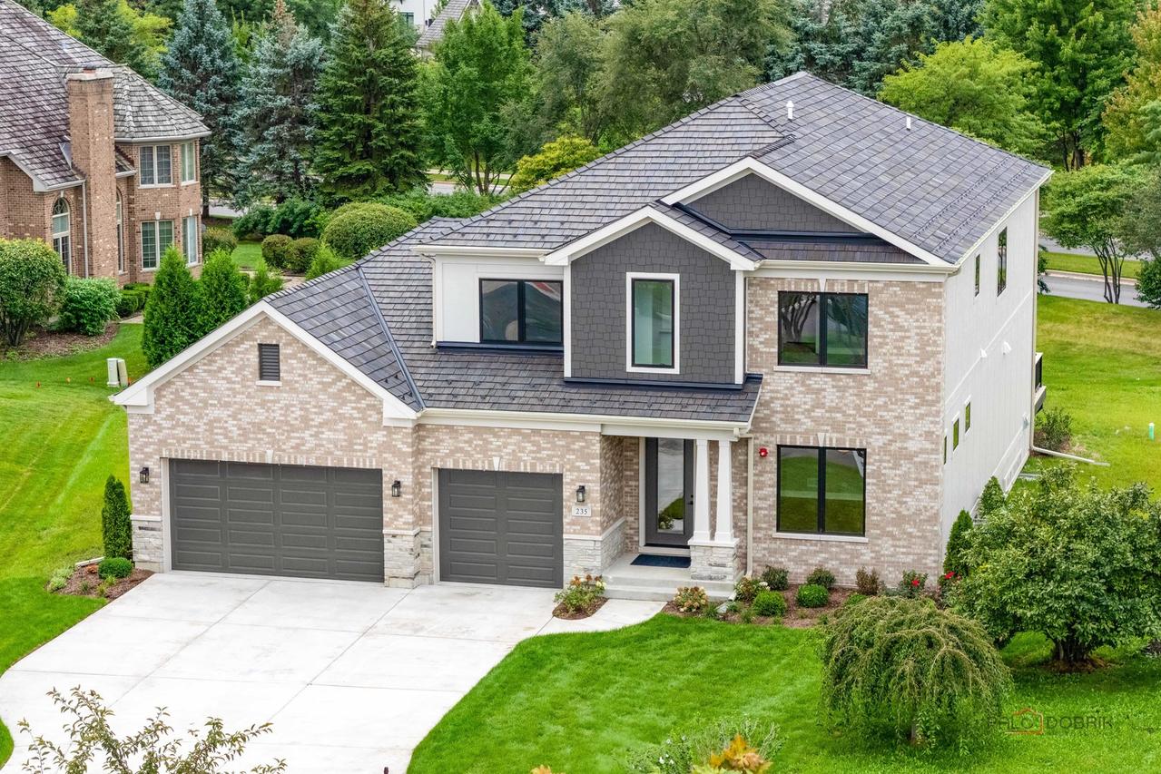 235 Plainfield Ct., Vernon Hills, IL 60061