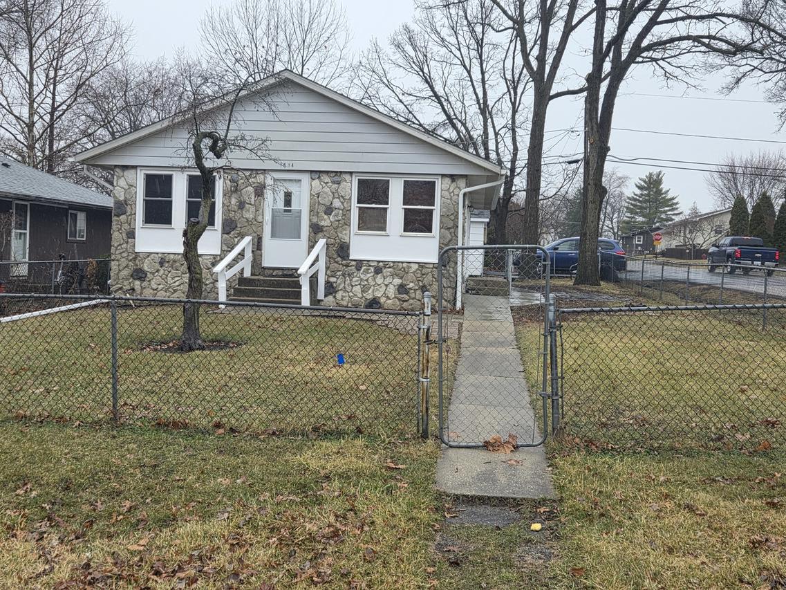 1514 Round Lake Dr., Round Lake Beach, IL 60073