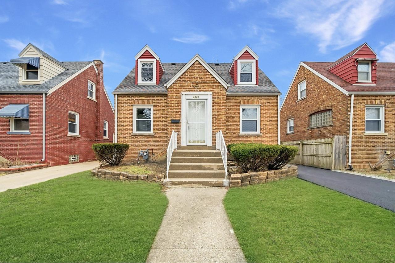 1925 S 22nd Ave., Maywood, IL 60153
