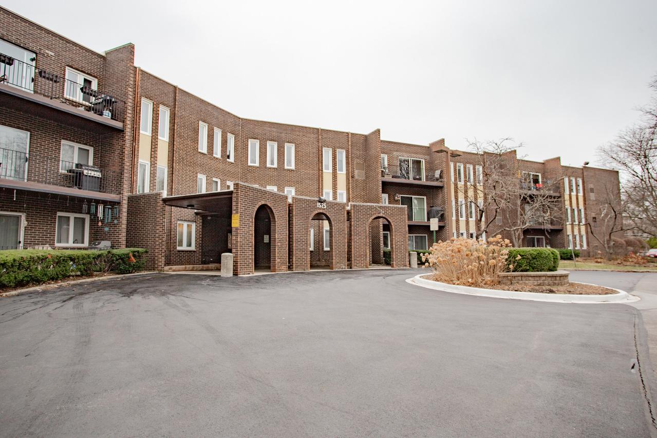 1525 Sander Ct. #108, Wheeling, IL 60090