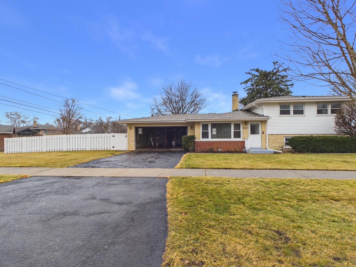 1605 E Frederick St., Arlington Heights, IL 60004