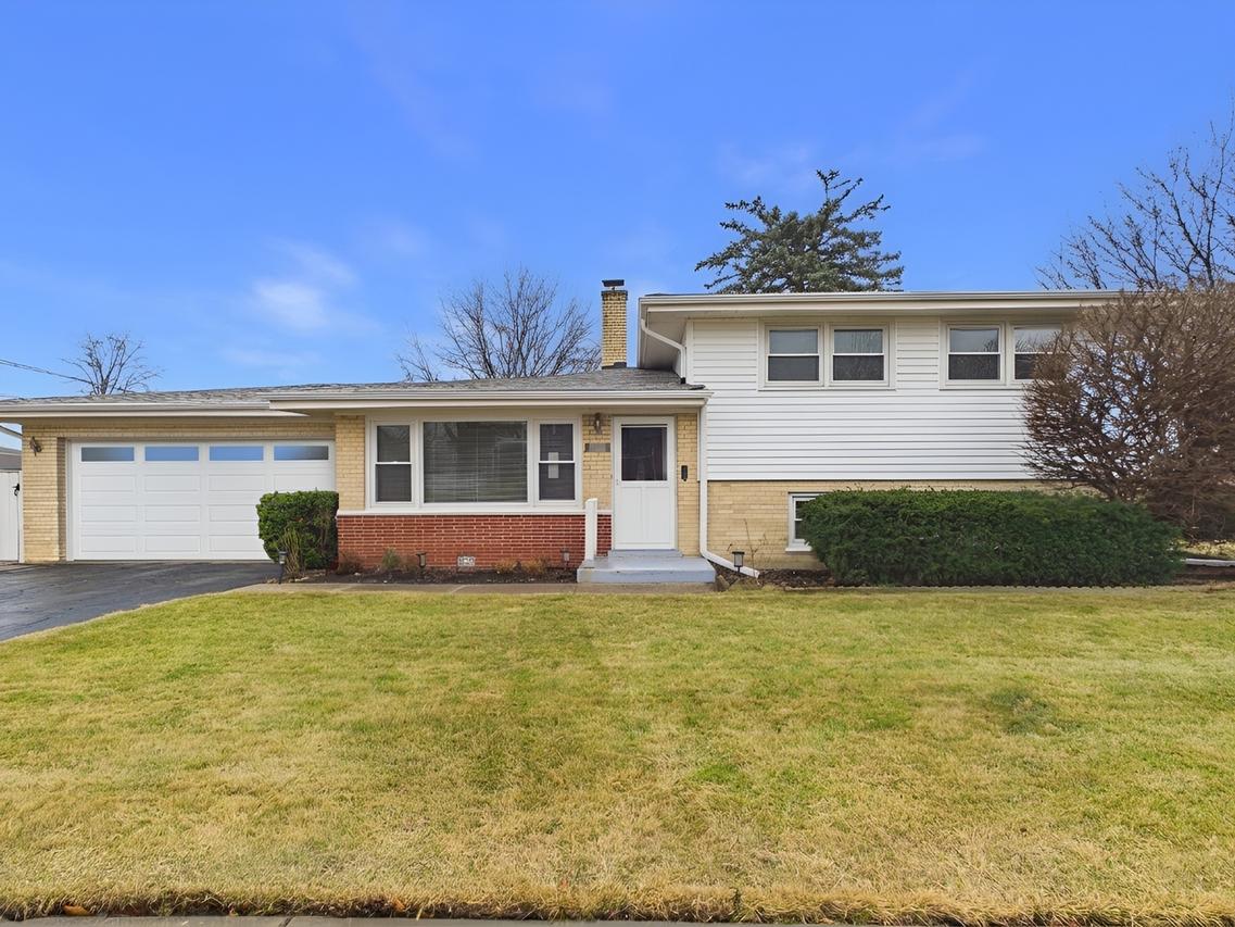 1605 E Frederick St., Arlington Heights, IL 60004