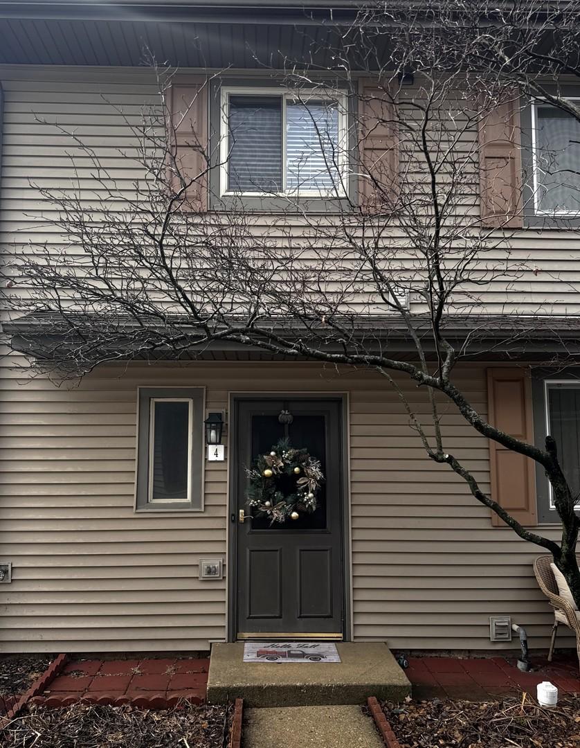 2S739 Winchester Cir. #4, Warrenville, IL 60555