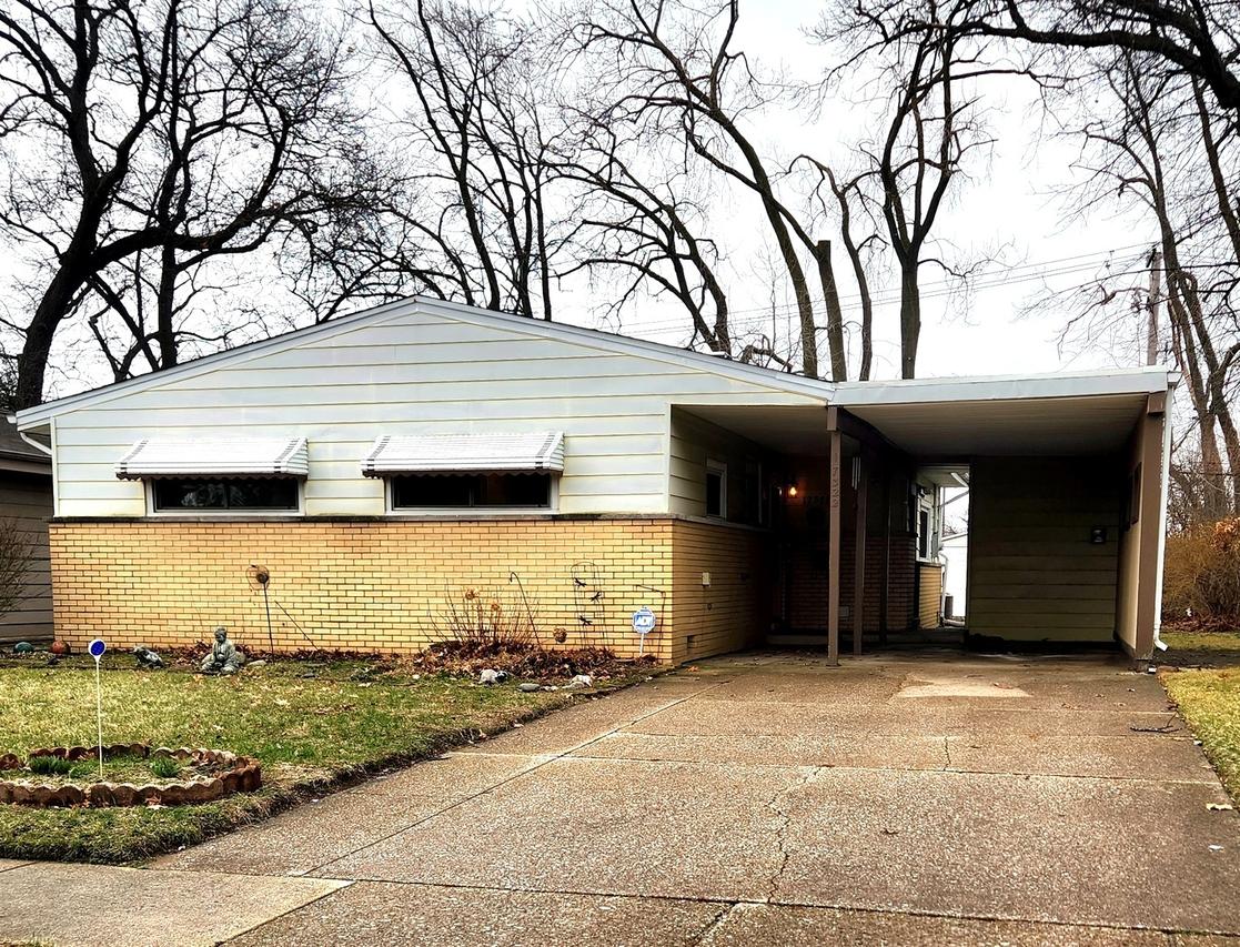 17322 Forestway Dr., East Hazel Crest, IL 60429