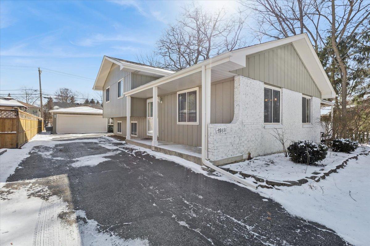 3S691 Melcher Ave., Warrenville, IL 60555