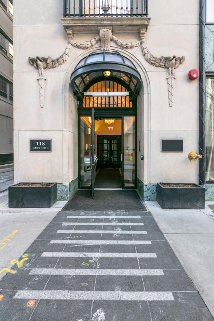 118 E Erie St. #25D, Chicago, IL 60611
