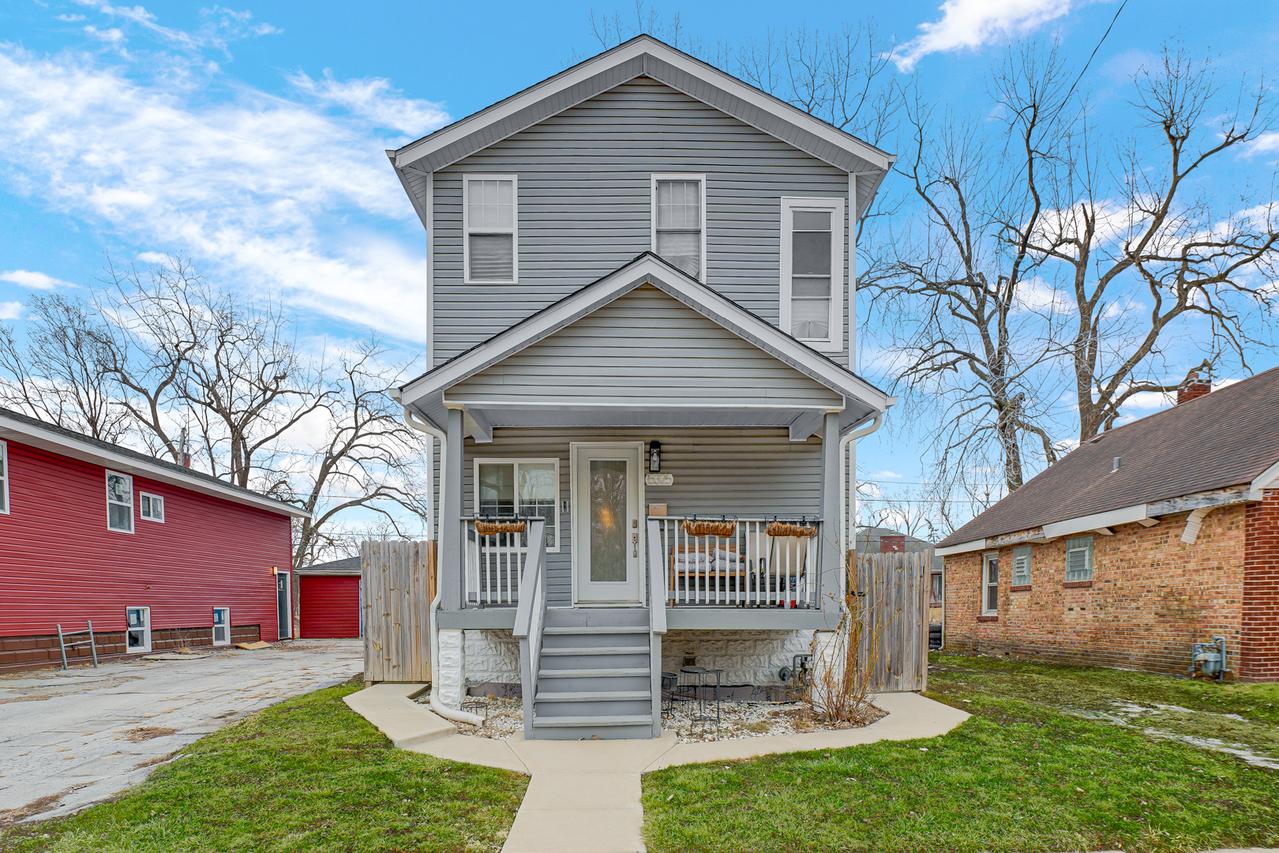 15325 5th Ave., Phoenix, IL 60426