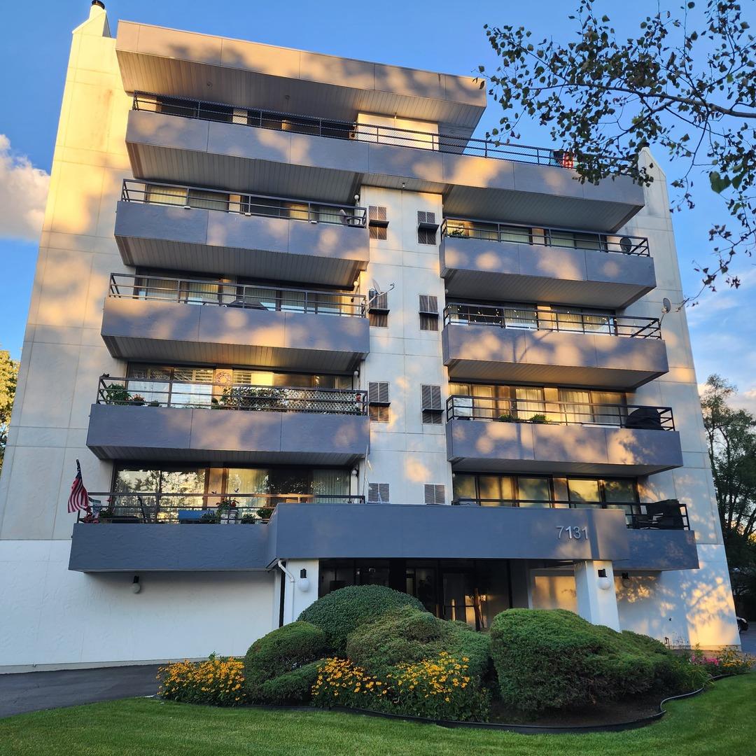 7131 N Caldwell Ave. #4S, Chicago, IL 60646