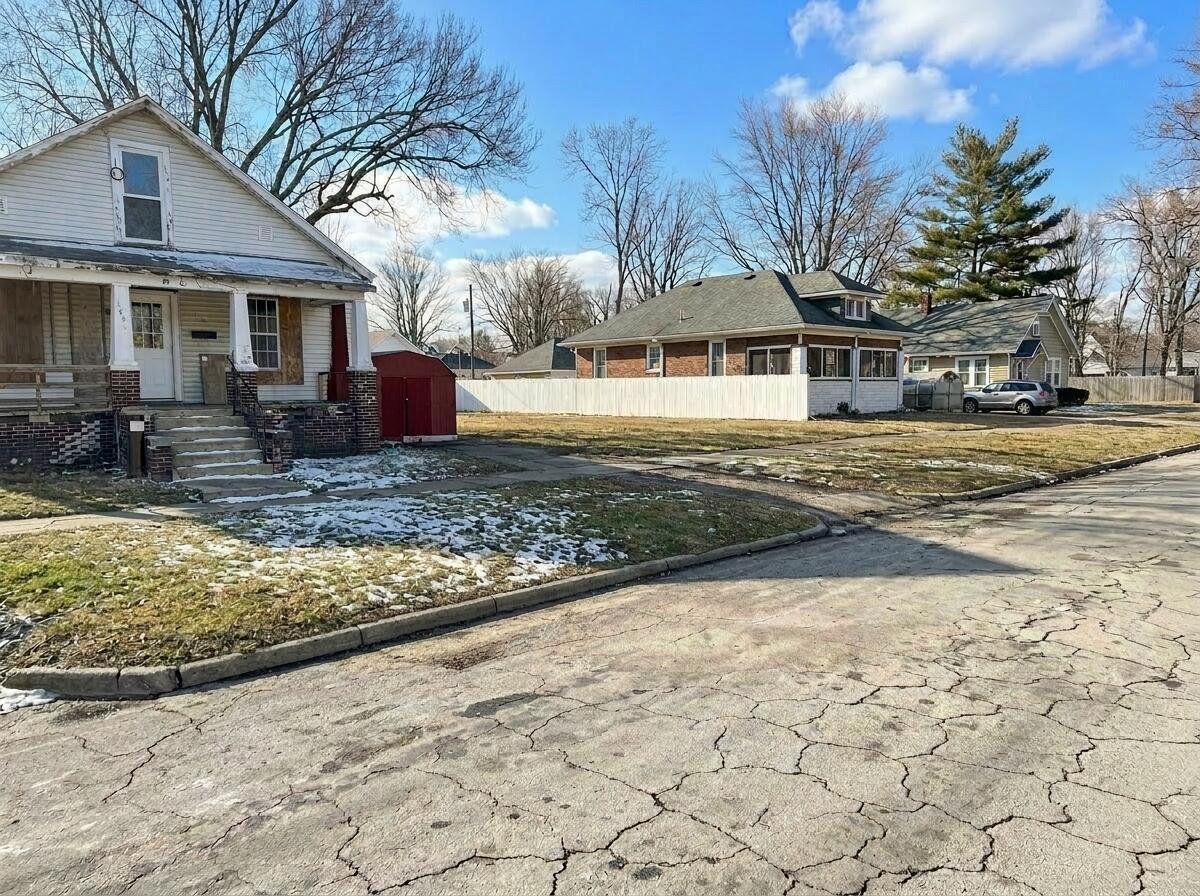 2516 Pine Ave., Mattoon, IL 61938