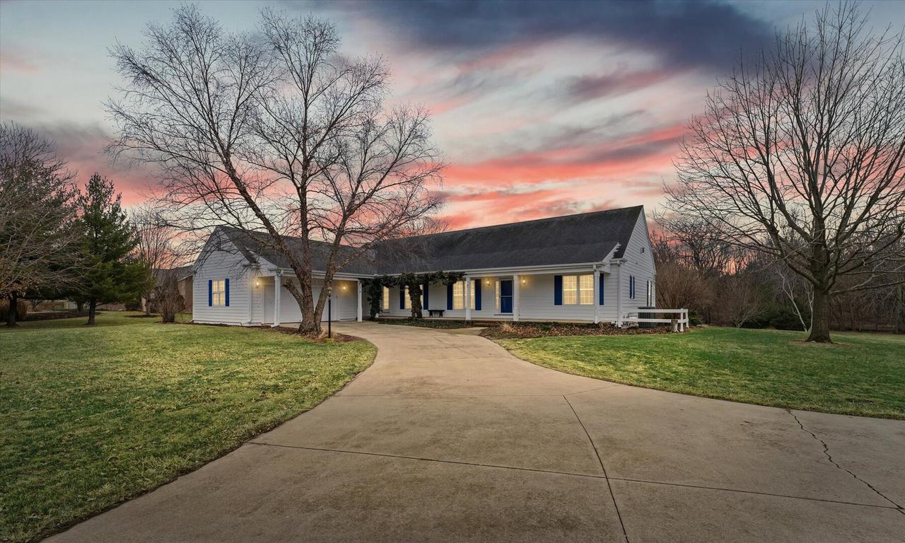 17 Long Grove Dr., Monticello, IL 61856